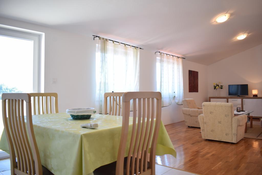 Apartments Blue Dream Malinska Esterno foto