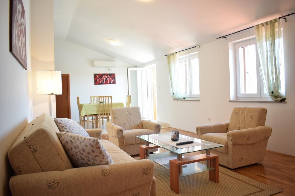 Apartments Blue Dream Malinska Esterno foto
