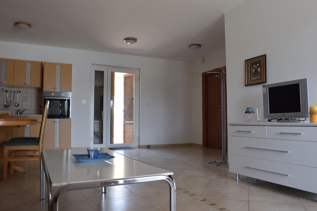 Apartments Blue Dream Malinska Esterno foto